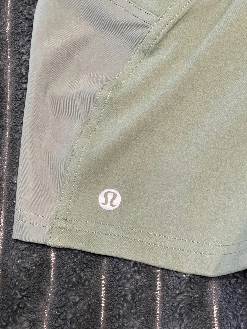 Lululemon NWT License to Train HR 2” Logo Shorts Womens Size 12 Grey Eucalyptus - Picture 9 of 10